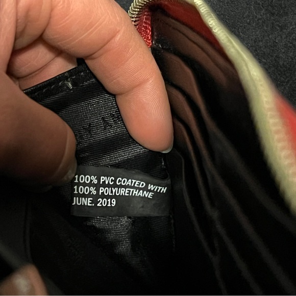 DKNY Patent Sutton Wallet Glossy RED Textured PU Leather lFull Zip Aroundkmr - Picture 5 of 15